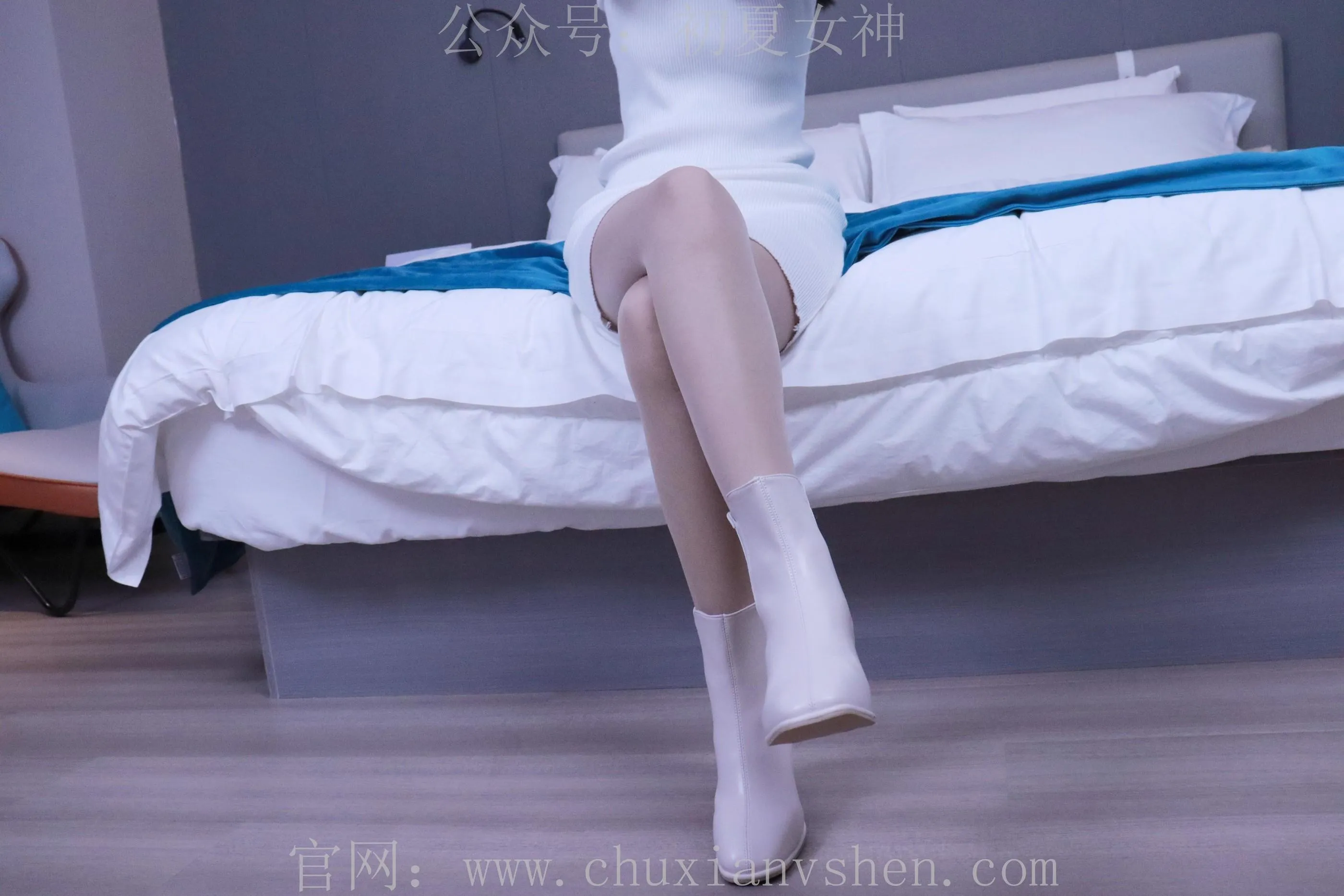 初夏女神 NO.010 依依 2022款白色毛领连衣裙搭白色短靴 [147P]插图4